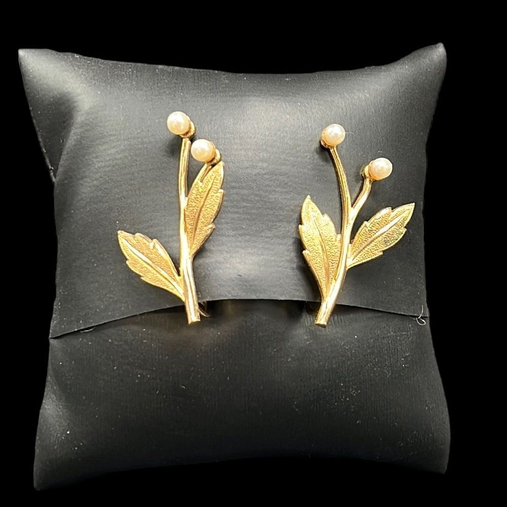 Vintage Clip on Earrings Gold Tone Imitation Faux Pearl Flowers Floral Leaves